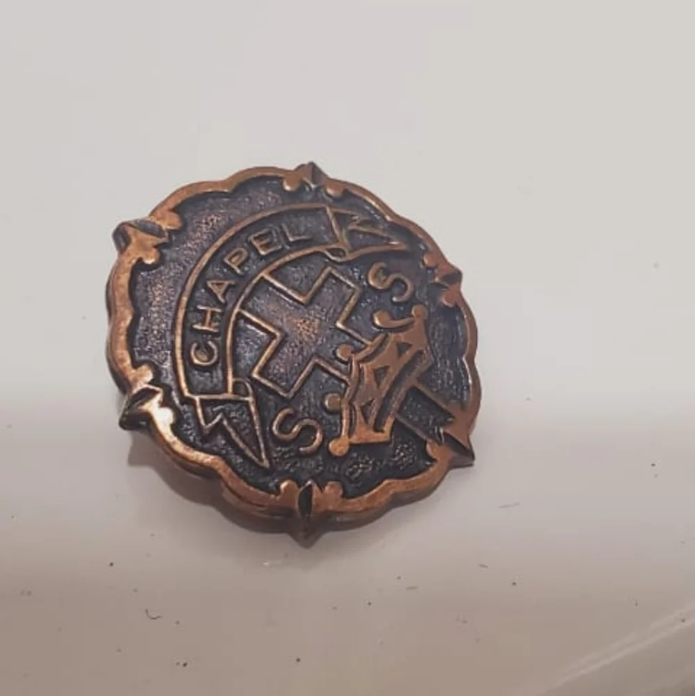 Cross and Crown by Uncas Hat Lapel Pin Bronze 🌴
